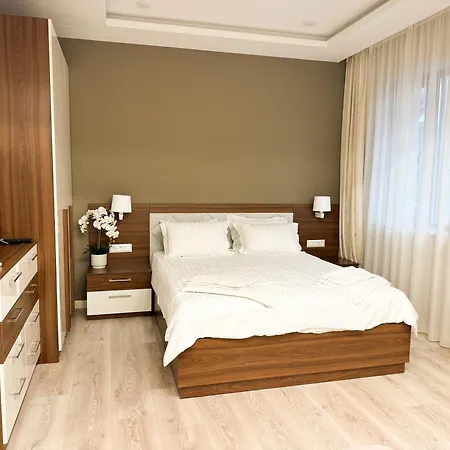 Luxury 1 *